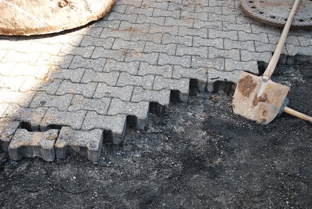 ремонт покрытия из тротуарной плитки